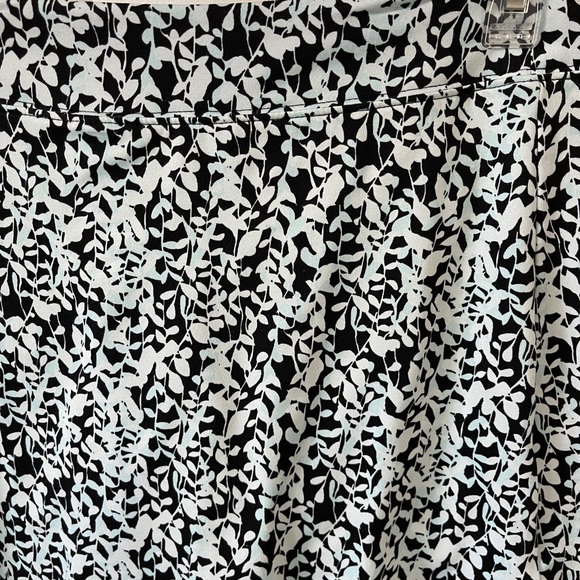 Woman’s size M Skort - Picture 4 of 6